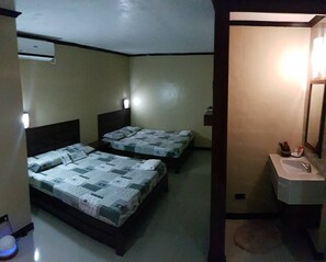 4 bedrooms, free WiFi - KITE's Place 1 Palawan (PPC)