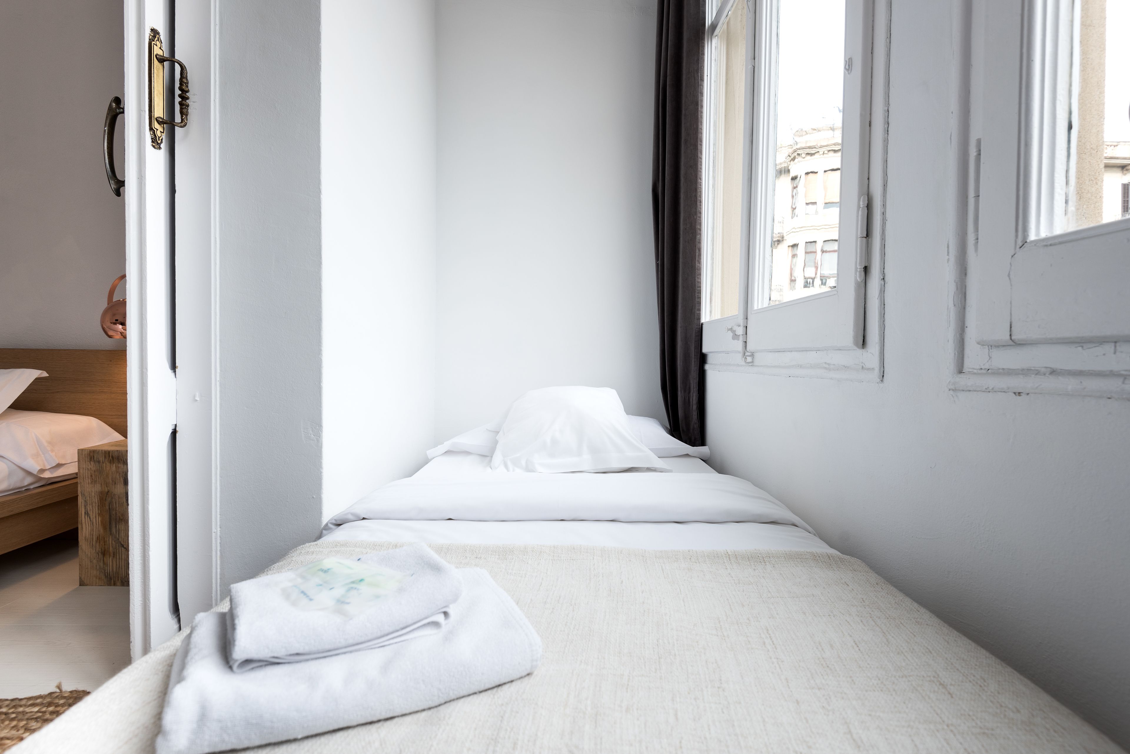 Quarto triplo básico, várias camas, para não fumantes, banheiro compartilhado | Vista do quarto