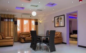 Apartment, 2 Bedrooms | Living room | 32-inch LCD TV with cable channels, TV - Le Tribord (Flic-en-Flac)