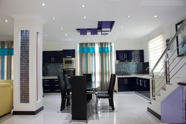 Apartment, 2 Bedrooms (A) | Living room | 32-inch LCD TV with cable channels, TV - Le Tribord (Flic-en-Flac)