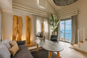 วิลล่า, 2 ห้องนอน (Prikonas) | บริเวณนั่งเล่น | ทีวีจอแบน, เครื่องเล่นดีวีดี