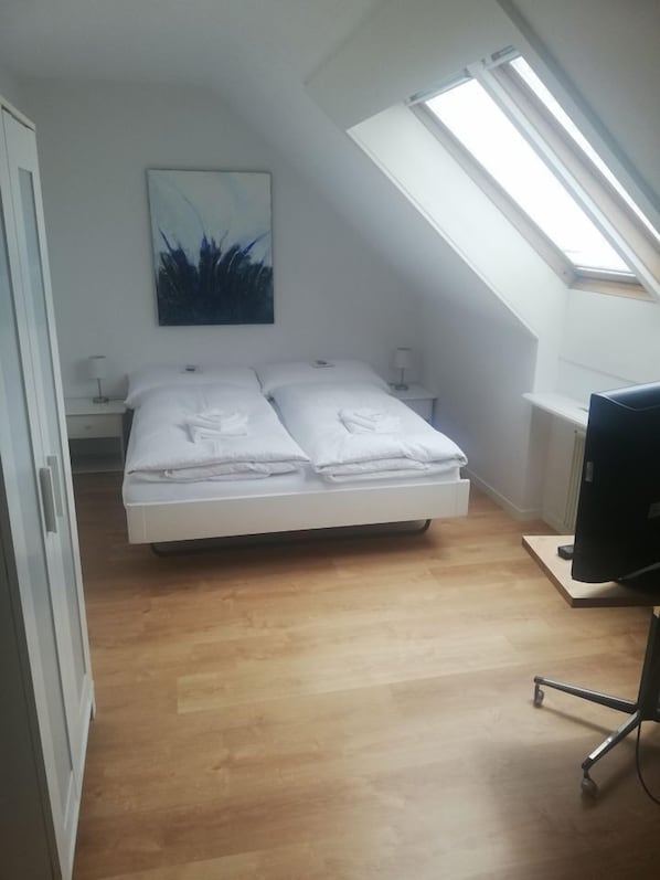 Camas plegables/adicionales y ropa de cama