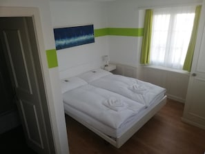 Camas plegables/adicionales y ropa de cama