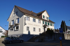 Fachada de la propiedad