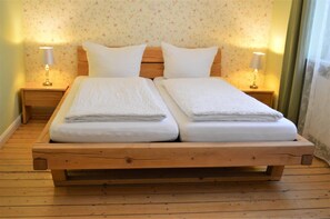 Ropa de cama hipoalergénica, escritorio, sistema de insonorización