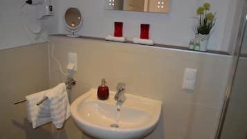 Shower, towels