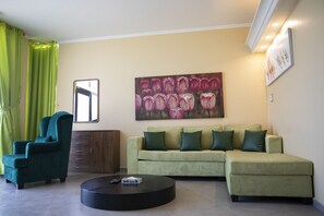 5 bedrooms, blackout curtains, iron/ironing board, rollaway beds