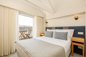 Duplex, 2 Bedrooms, Terrace (3) | Individually decorated, individually furnished, blackout drapes - YOUROPO - Ribeira Porto (Porto)