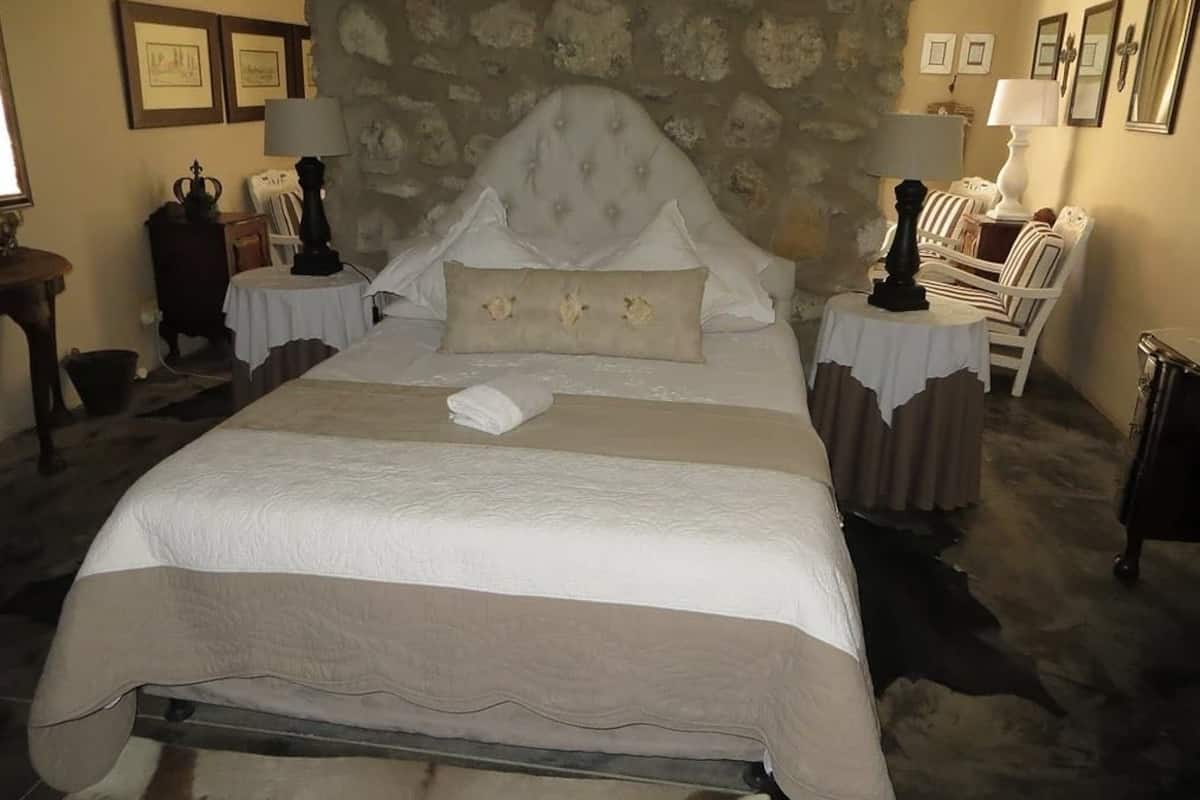 Soundproofing, free WiFi, bed sheets