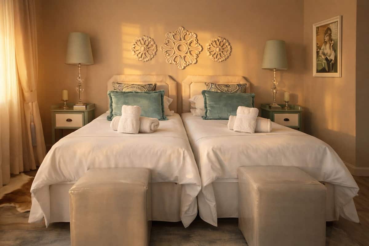 Quarto duplo superluxo | Quartos à prova de som, Wi-Fi de cortesia, roupa de cama