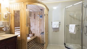Superior Double room in Castle | Bathroom | Shower, hair dryer, bathrobes, towels