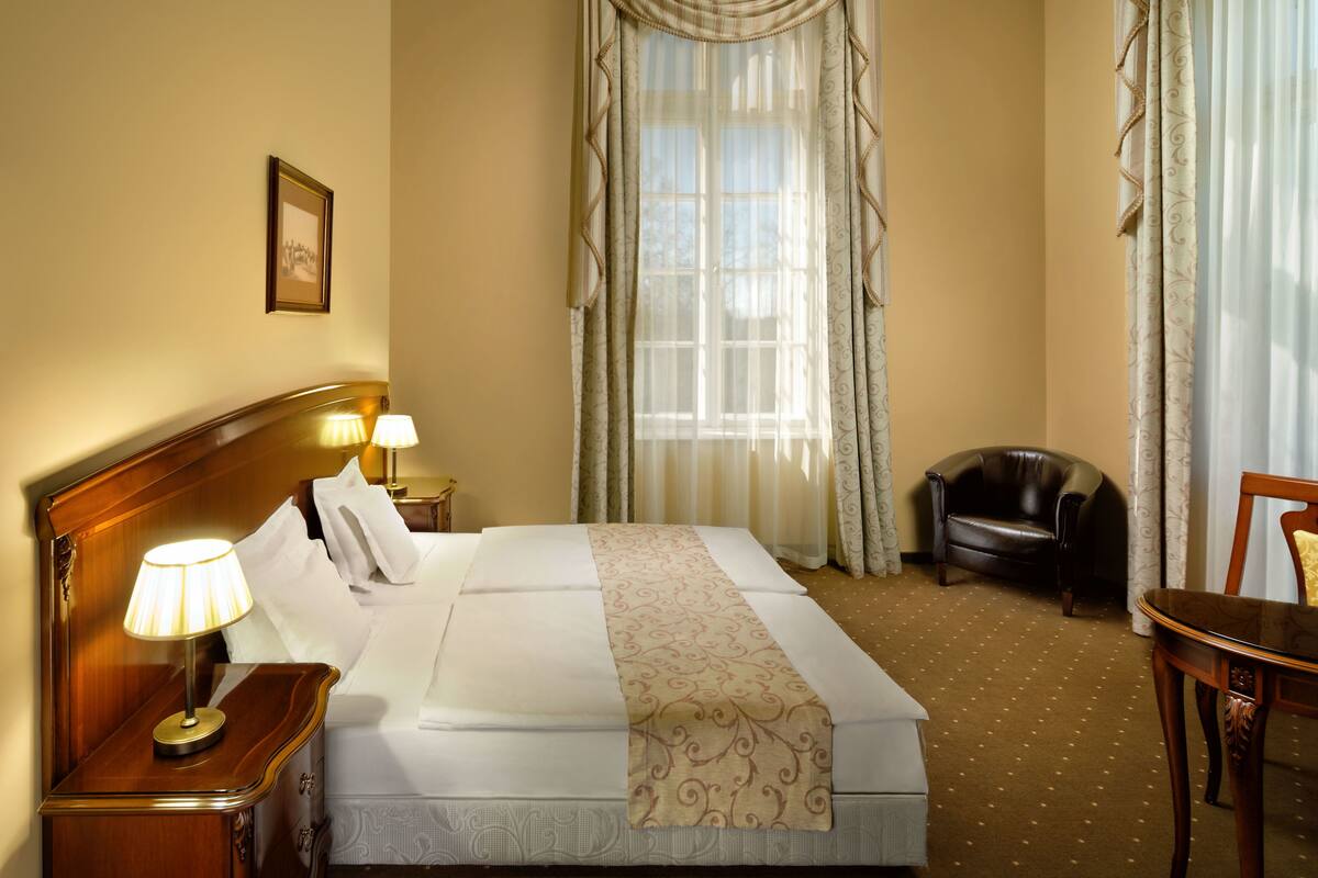 1 bedroom, hypo-allergenic bedding available, minibar, in-room safe