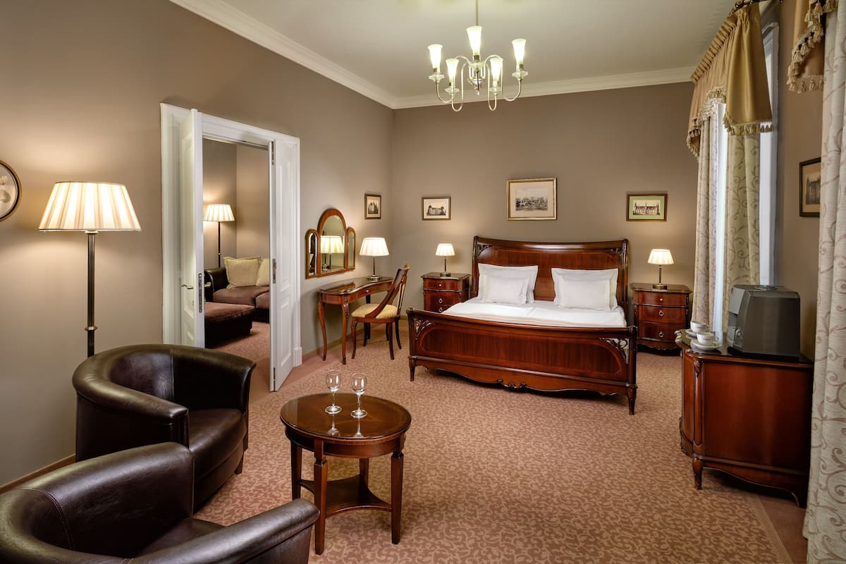 1 bedroom, hypo-allergenic bedding available, minibar, in-room safe