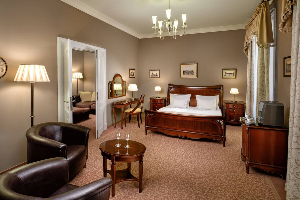 Sandor Suite in Castle