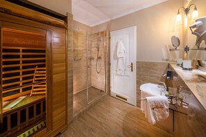 Deluxe room in Mansion house | Badeværelse | Bruser, hårtørrer, badekåber, håndklæder