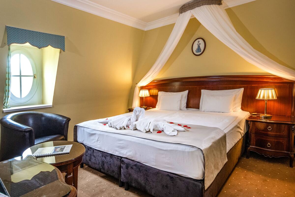 Standard Double in Castle | 1 bedroom, hypo-allergenic bedding available, minibar, in-room safe