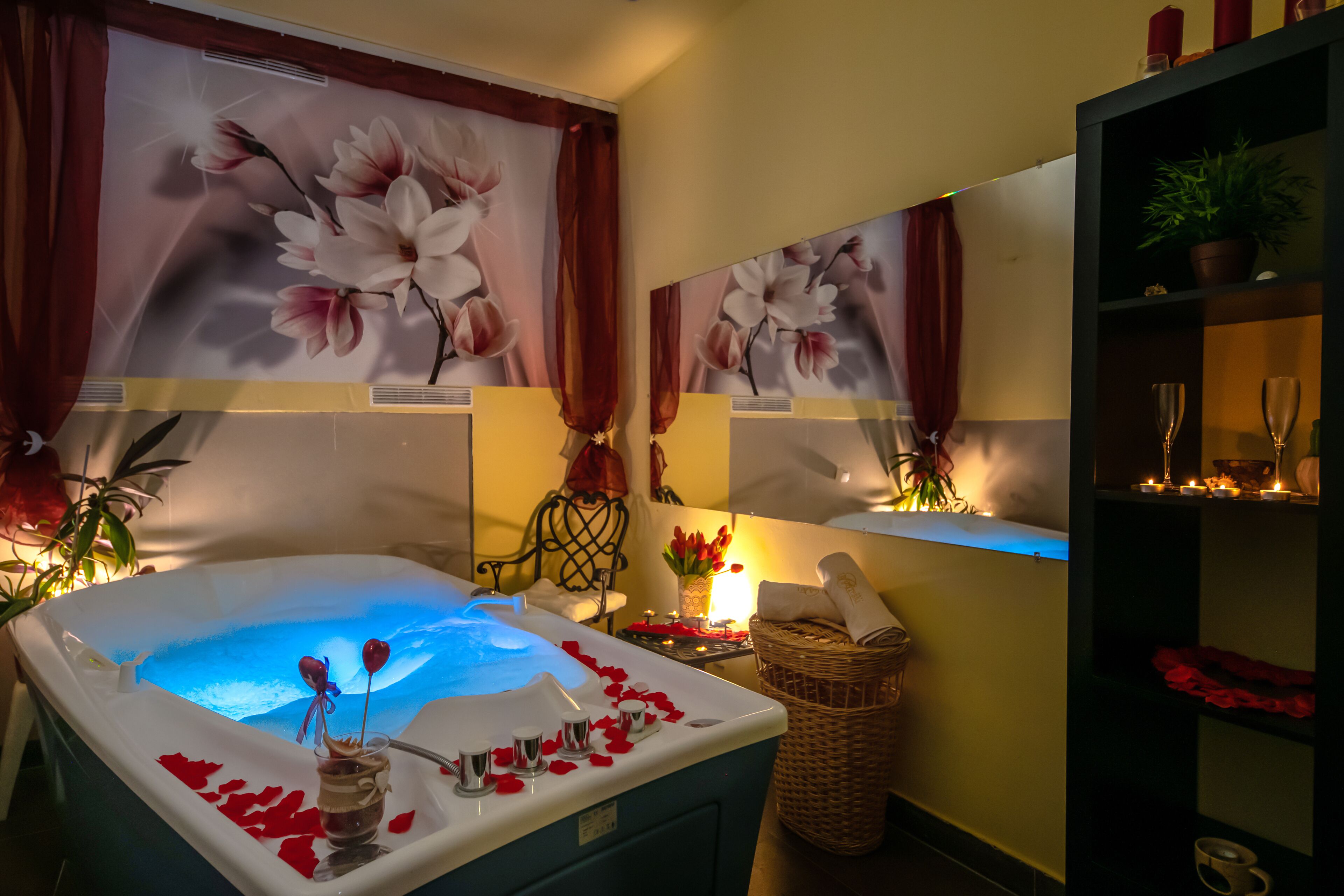 Indoor spa tub