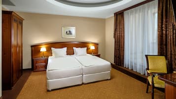 Suite in Mansion house | 1 bedroom, hypo-allergenic bedding, minibar, in-room safe