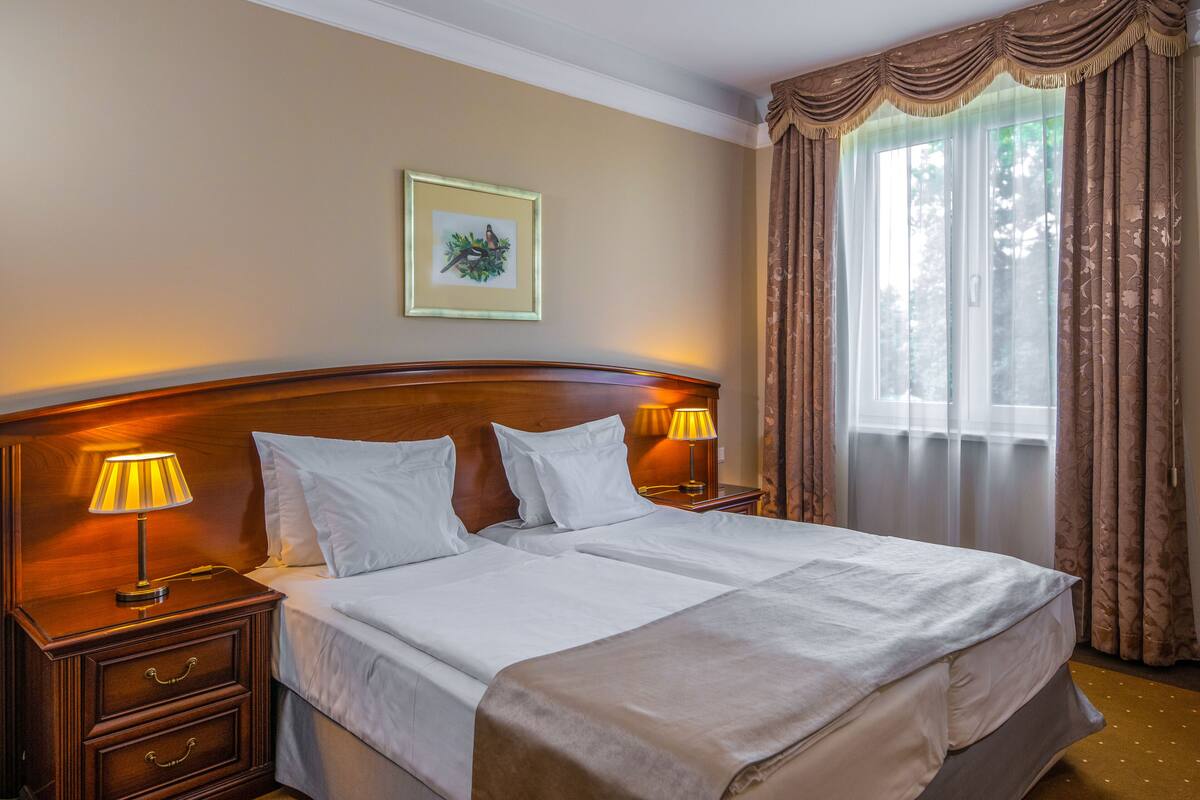1 bedroom, hypo-allergenic bedding available, minibar, in-room safe