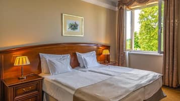 1 bedroom, hypo-allergenic bedding, minibar, in-room safe