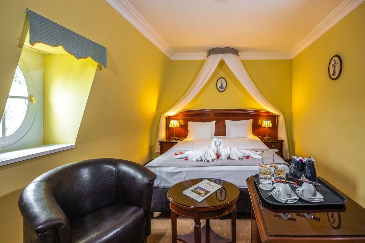 Superior Double room in Castle | 1 bedroom, hypo-allergenic bedding available, minibar, in-room safe