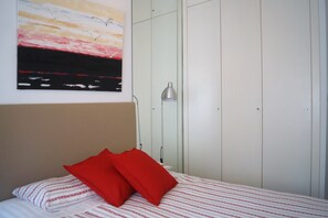 1 soverom, safe på rommet, strykejern/-brett og reiseseng for barn