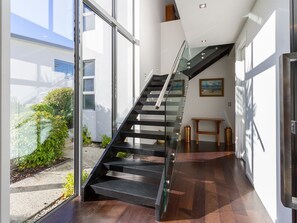 Interior - Scenic Hot Tub Haven on Queenstown Hill (Queenstown)