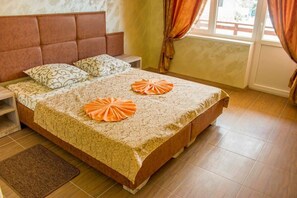 Standard-Doppel- oder -Zweibettzimmer, Poolzugang | Zimmersafe, schallisolierte Zimmer, Bügeleisen/Bügelbrett, Zustellbetten