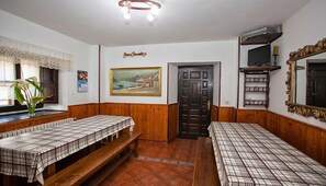 Café da manhã com pratos da culinária local grátis todos os dias