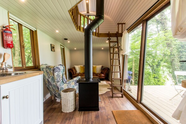 The Hide Out | Living room - Extraordinary Huts (Rye)