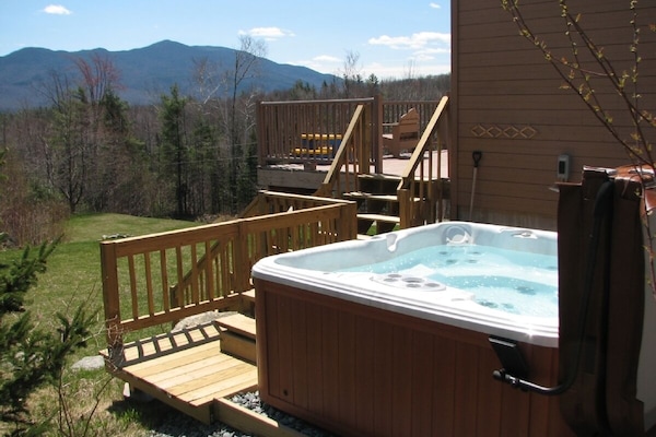 Banyera d'hidromassatge a l'aire lliure