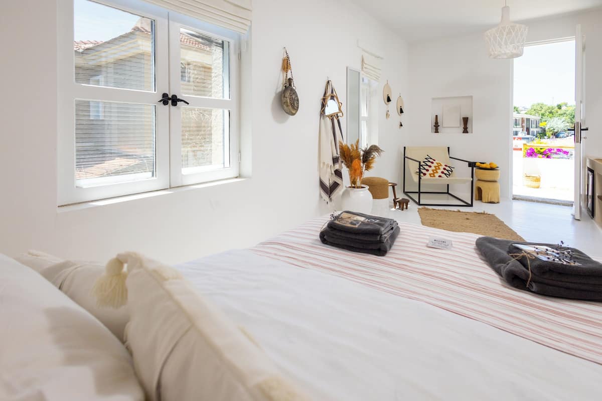 Habitación doble Deluxe, balcón | 1 habitación y ropa de cama de alta calidad