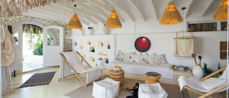 Área de estar no saguão