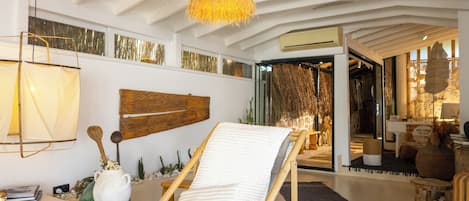 Coin salon dans le hall