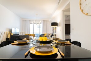 Repas dans la chambre