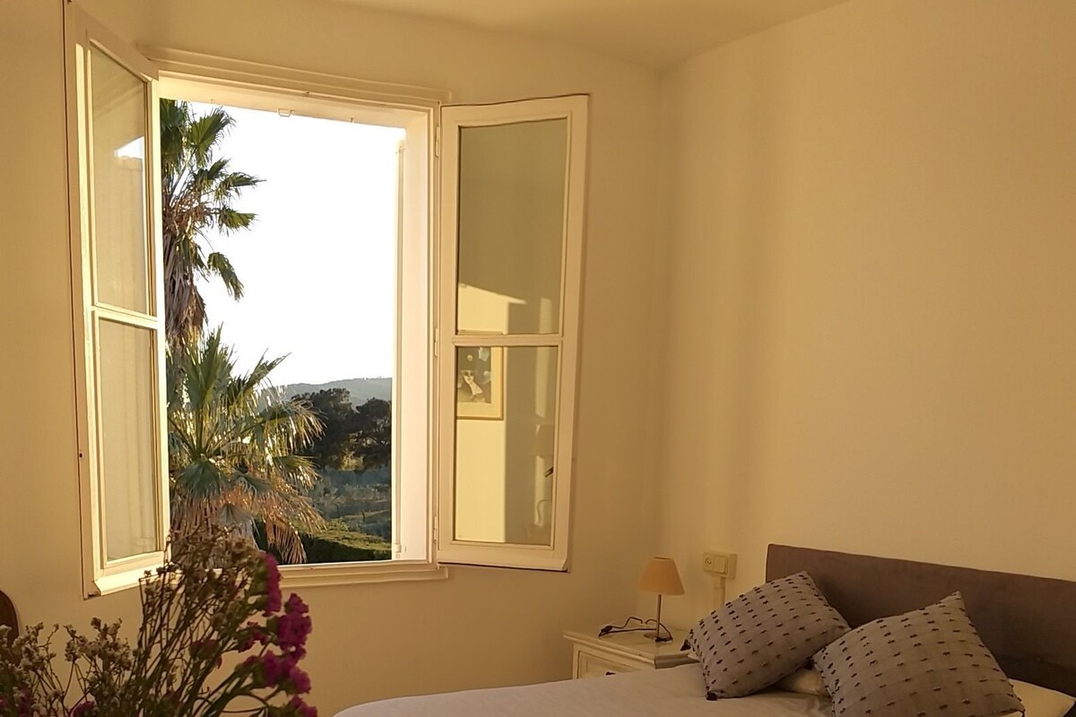 Camera quadrupla, vista giardino | Wi-Fi gratuito, lenzuola