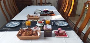 Free daily continental breakfast
