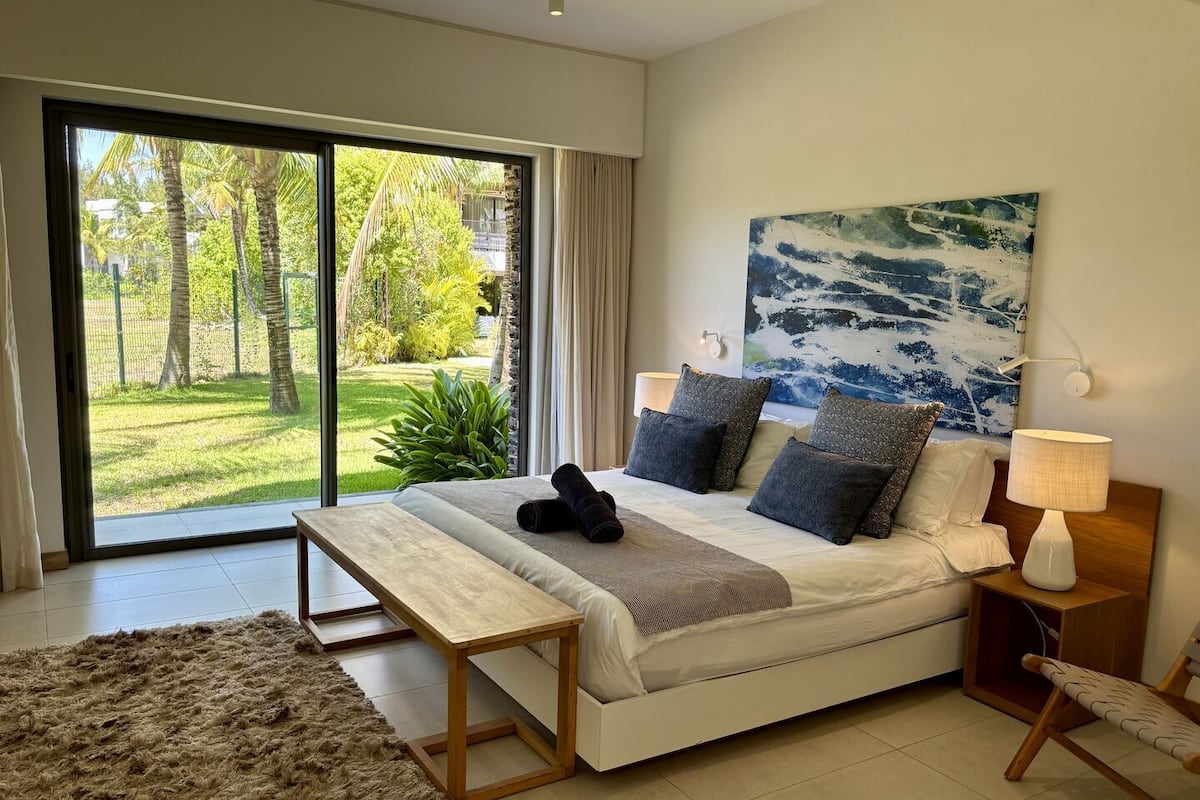 In-room safe, desk, iron/ironing board, free WiFi