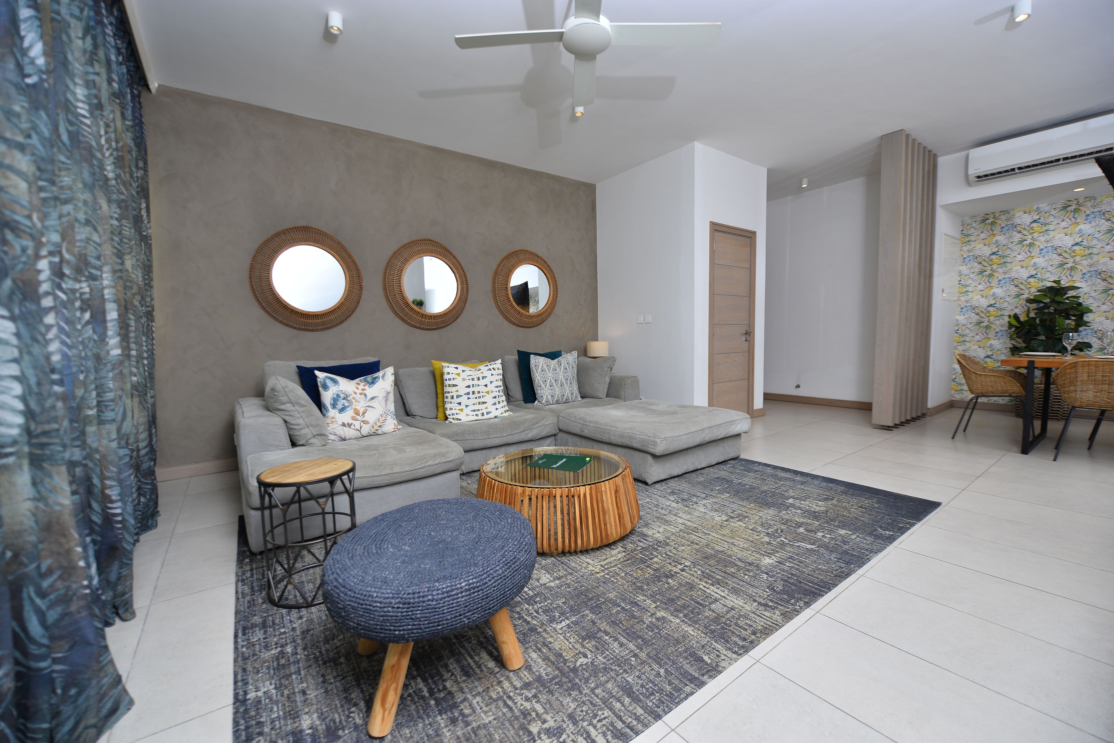 Standard Apartment, 3 Bedrooms | Living area