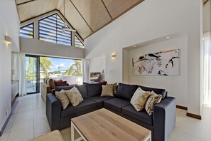 Penthouse, 3 Bedrooms (La Peninsule) | Living area