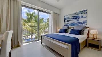 Caja de seguridad en la habitación y escritorio