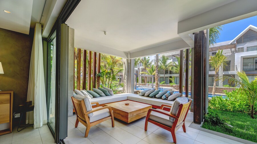 Mont Choisy Le Parc by Pam Golding