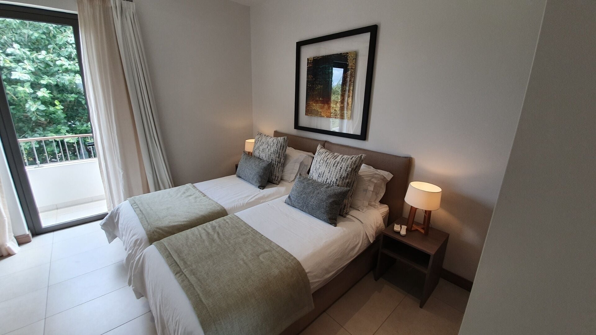 Loftsleilighet, 3 soverom (Banyan Grove) | Safe på rommet, skrivebord, strykejern/-brett og wi-fi (inkludert)