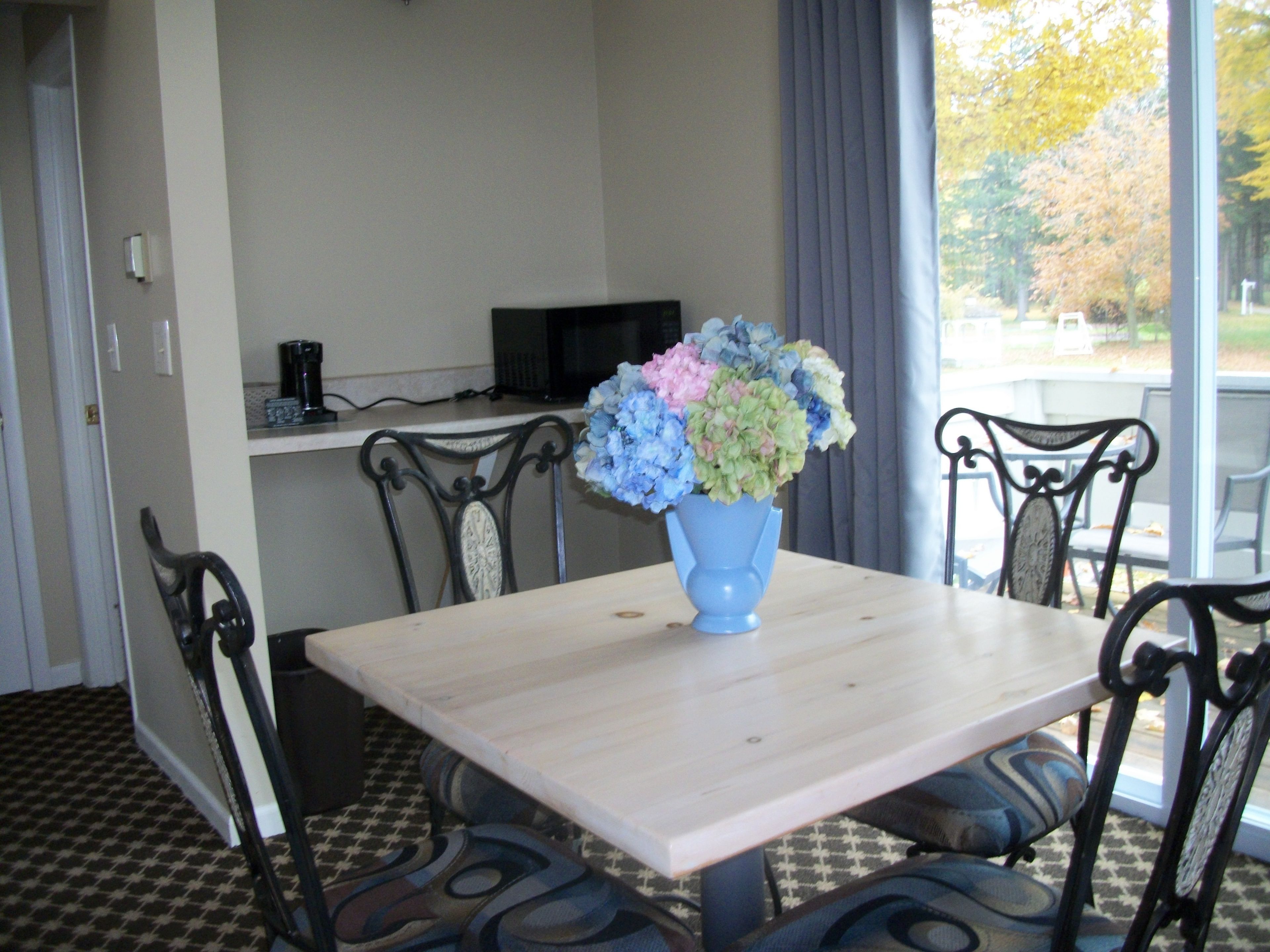 Cottage, 1 Bedroom, Lake View (Hillside 1) | Living area