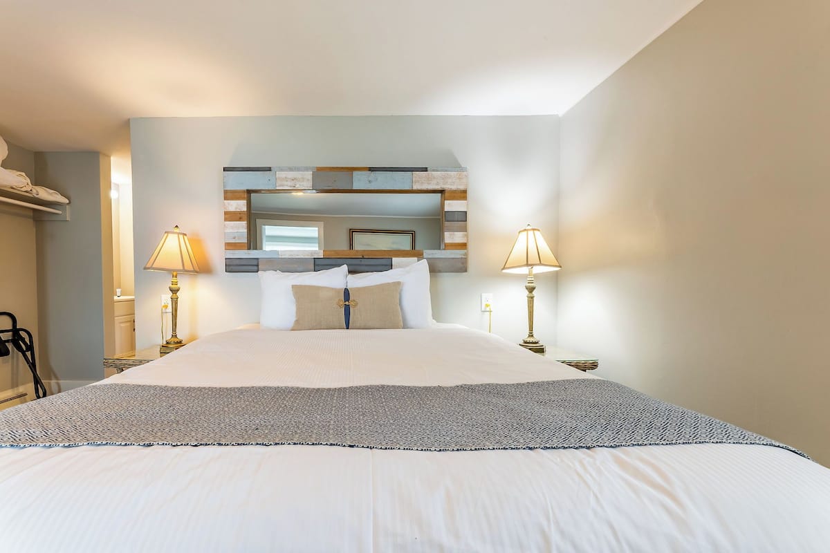Room, 2 Bedrooms, Lake View (Annex 24/26) | Premium bedding, iron/ironing board, free WiFi, bed sheets