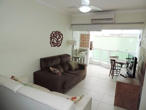 TV - BEAUTIFUL APARTMENT NEAR TENORIUM BEACH AND BEACH GRANDE (Acaraú)