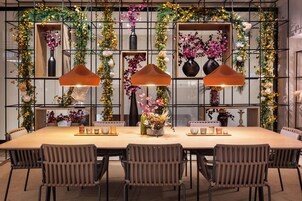 3 restaurants, breakfast, dinner served; international cuisine