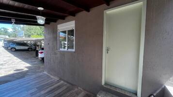 Familierom | Minibar, blendingsgardiner, wi-fi (inkludert) og sengetøy