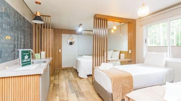 Firemannsrom – deluxe | Minibar, blendingsgardiner, wi-fi (inkludert) og sengetøy
