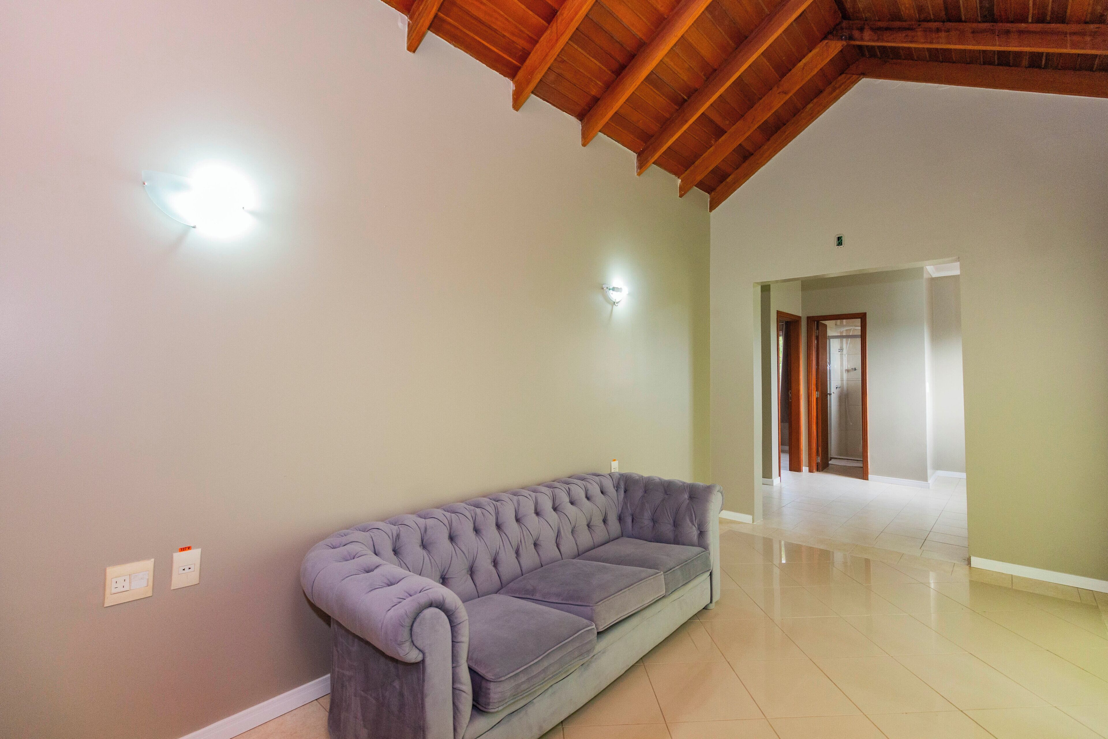 Quarto casal ou duplo premium | Área de estar | TV LED 32 polegadas com canais digitais, TV